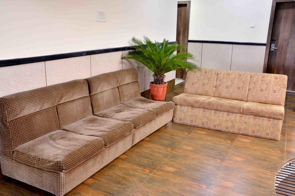 Oyo Rooms Navlakha Bus Stand Indore Exterior photo